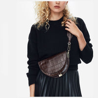 Wide shoulder strap messenger pouch