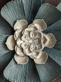 Iron Wall Distressed Three-dimensional Flower